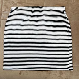 Cynthia Rowley size M black and white stretch skirt